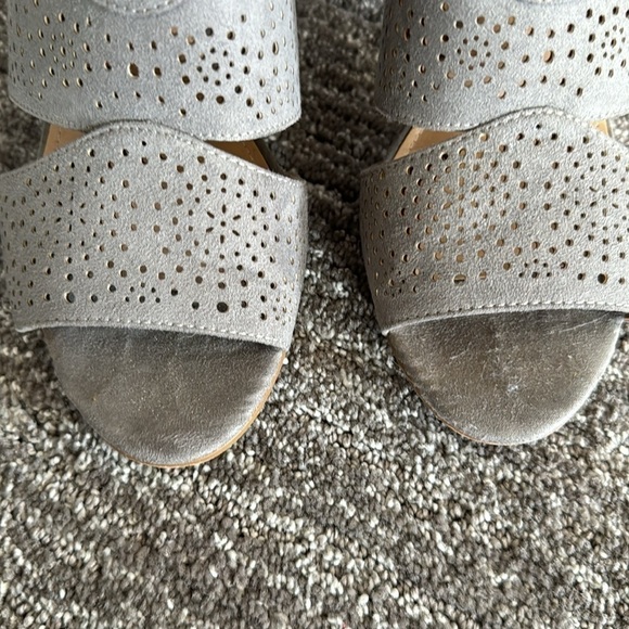 VIOLET & RED
Anabelle Laser Cut Peep Toe Bootie Size 8m- gray- padded footbed - Picture 9 of 9